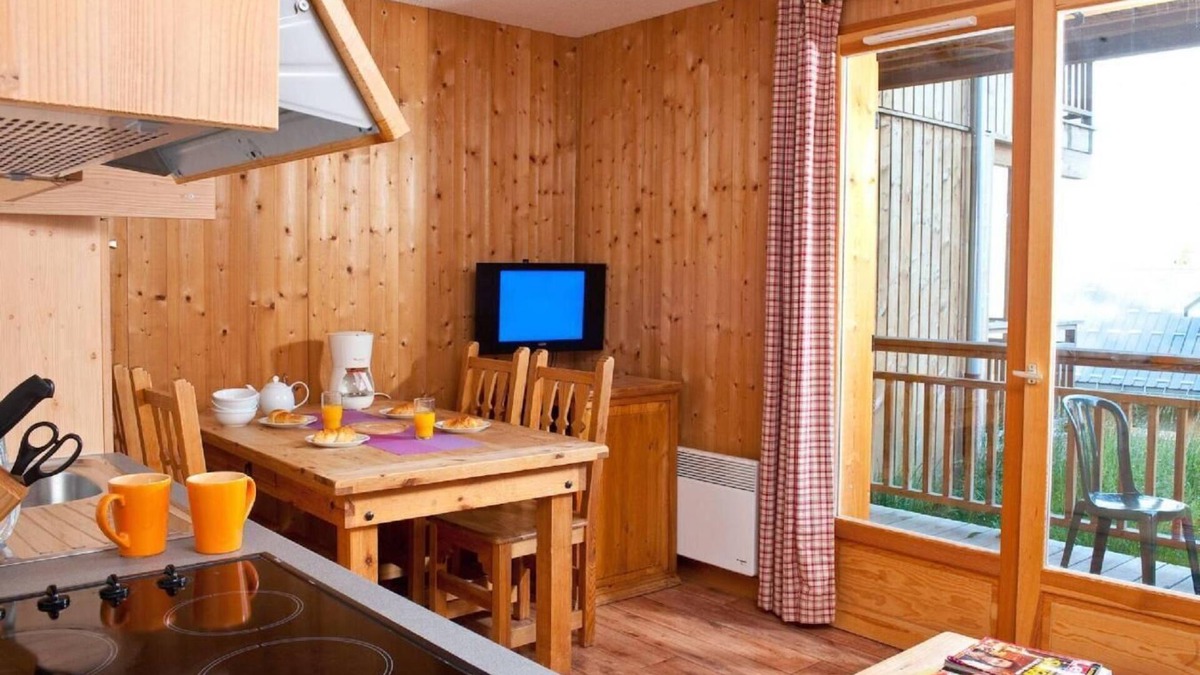 La Feclaz Apartment | Wifi, 300m from ski slopes, Ground floor, fitness, swimming pool, sauna, terrace, balcony, parking
