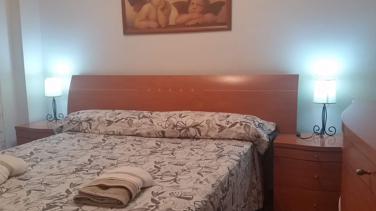 Benicalap Apartment | WiFi, 4 Bedrooms, Parking, Elevator. Ideal for families and friends.
