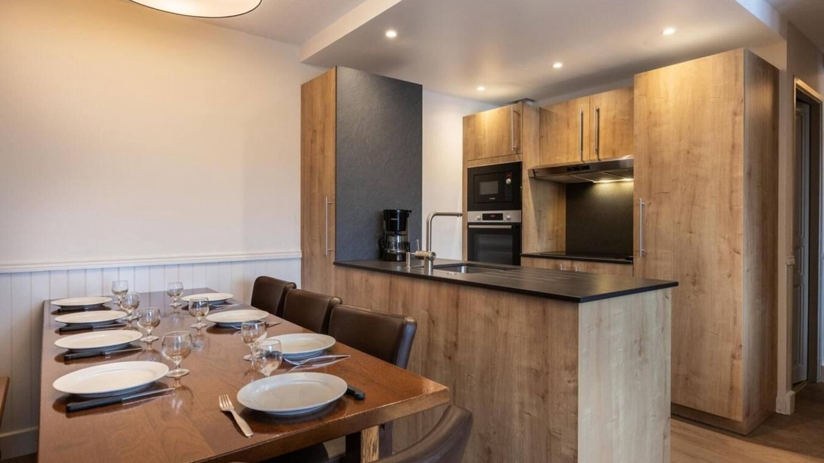 Belle Plagne Apartment | Wifi, 50m from ski slopes, fitness, swimming pool, sauna, balcony, fireplace or stove, tv
