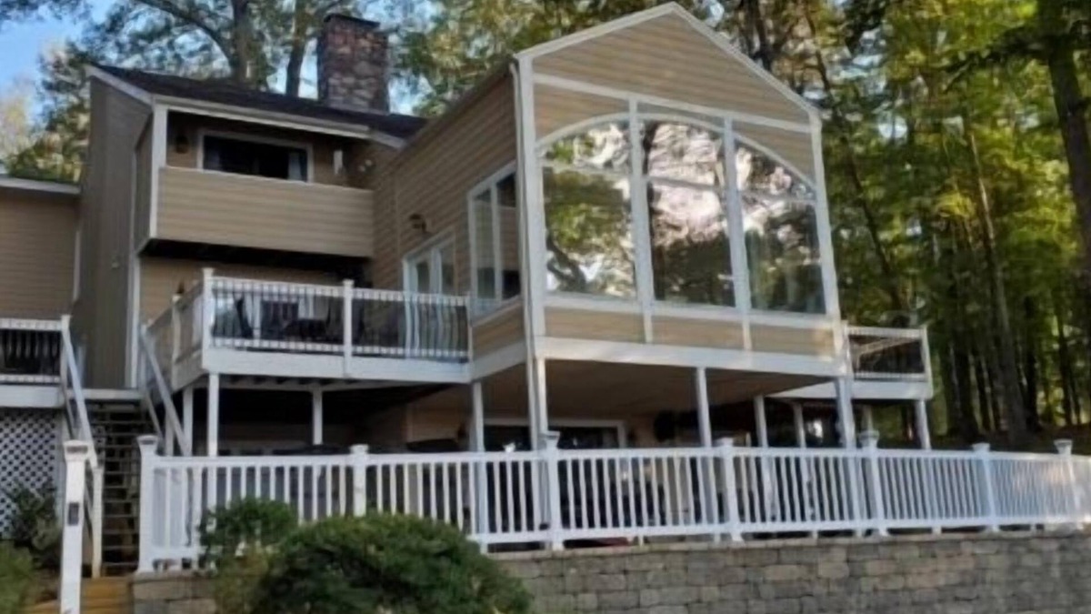 North Shore House | Wifi, hot tub, pool table, air hockey, and fully loaded boat house!. This is Lake Lxury!
