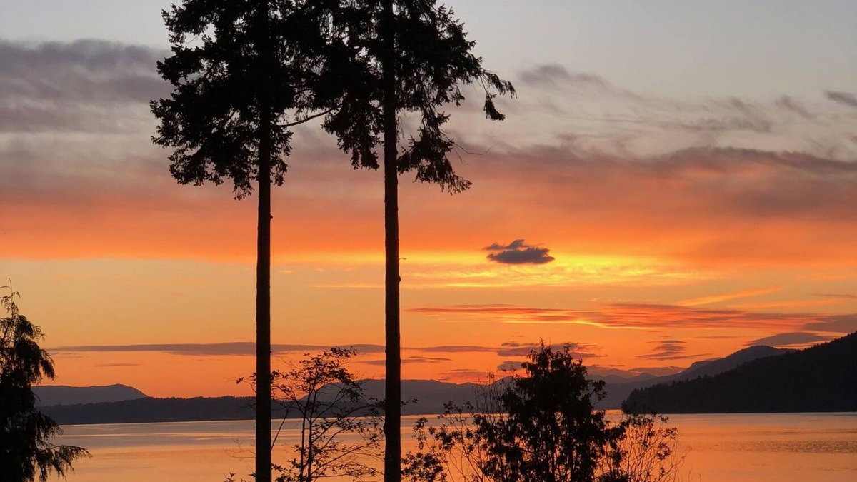 North Saanich House | Wifi/Oceanfront/Private Beach/Acerage/Views
