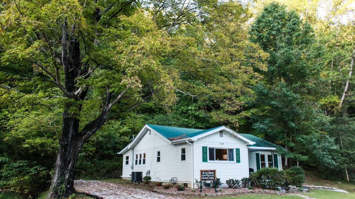 Denniston House | WiFi & Pet Friendly - Alice Rocks near Cave Run Lake & Red River Gorge!
