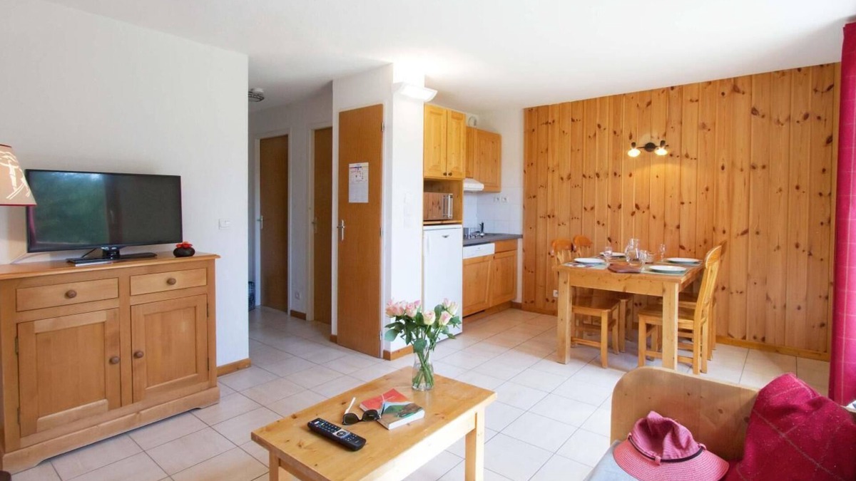 Saint-Etienne-en-Devoluy Apartment | Wifi, ski-in/ski-out & foot of the slopes, fitness, swimming pool, terrace, balcony, parking, tv