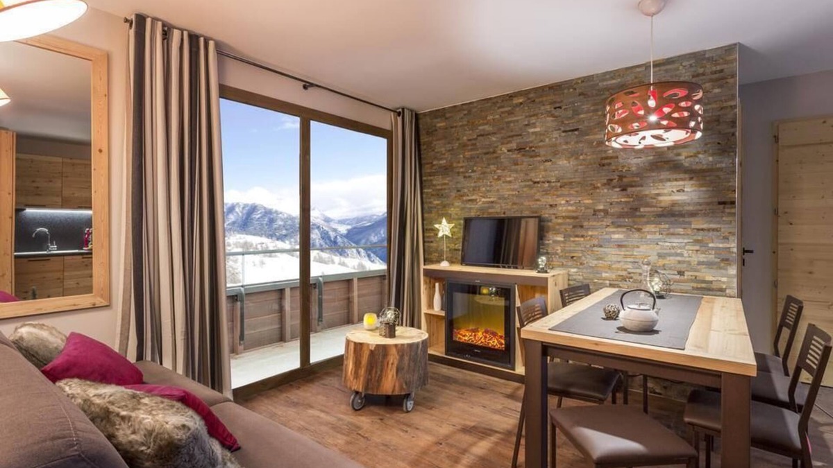 Les Boisses Apartment | Wifi, ski-in/ski-out & foot of the slopes, fitness, swimming pool, balcony, tv, ski locker, 31-38m²