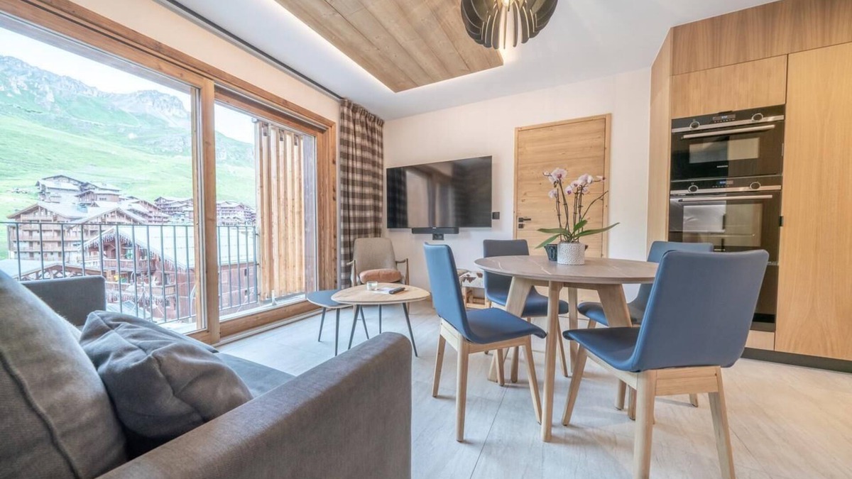 Tignes le Lac Apartment | Wifi, ski-in/ski-out & foot of the slopes, Ground floor, swimming pool, sauna, hammam, balcony, tv