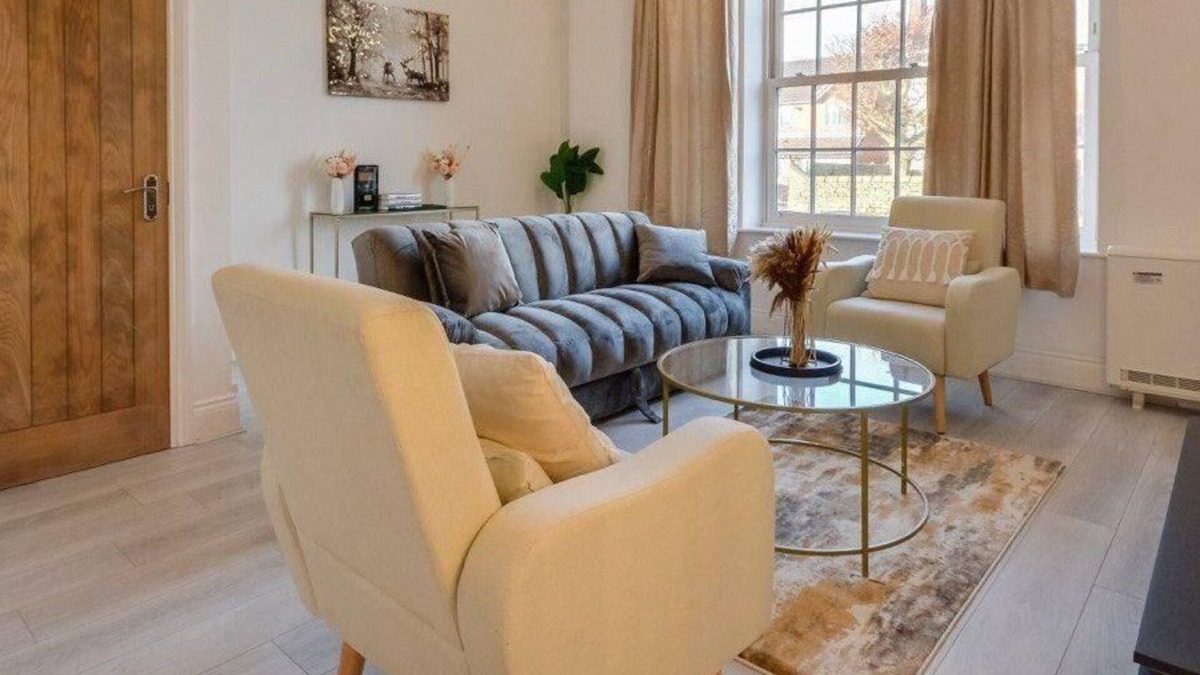 Wigan Apartment | Wigan - Apartment - Sleeps 3 - Parking - Stadium