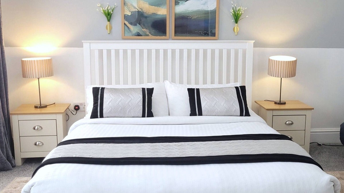 Wigan Apartment | Wigan Central Comfort | Amazing Family Apartment + Free Parking | 6 Guests