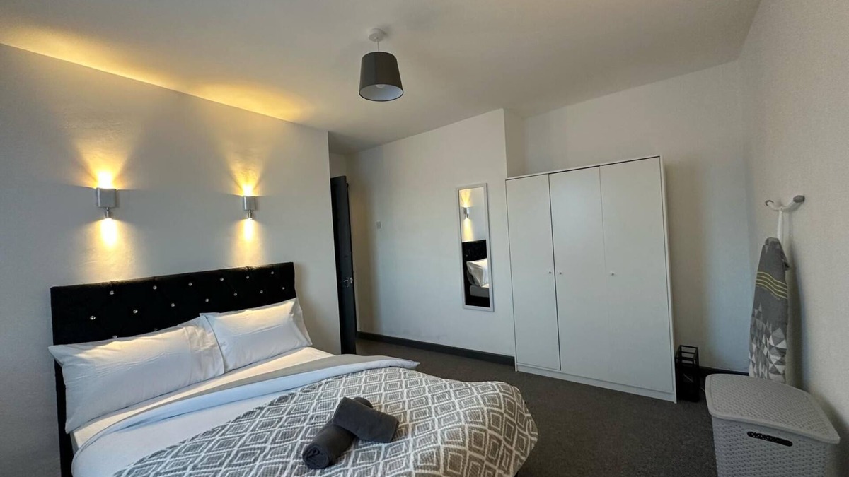 Wigan House | Wigan Haven Modern & Relaxing