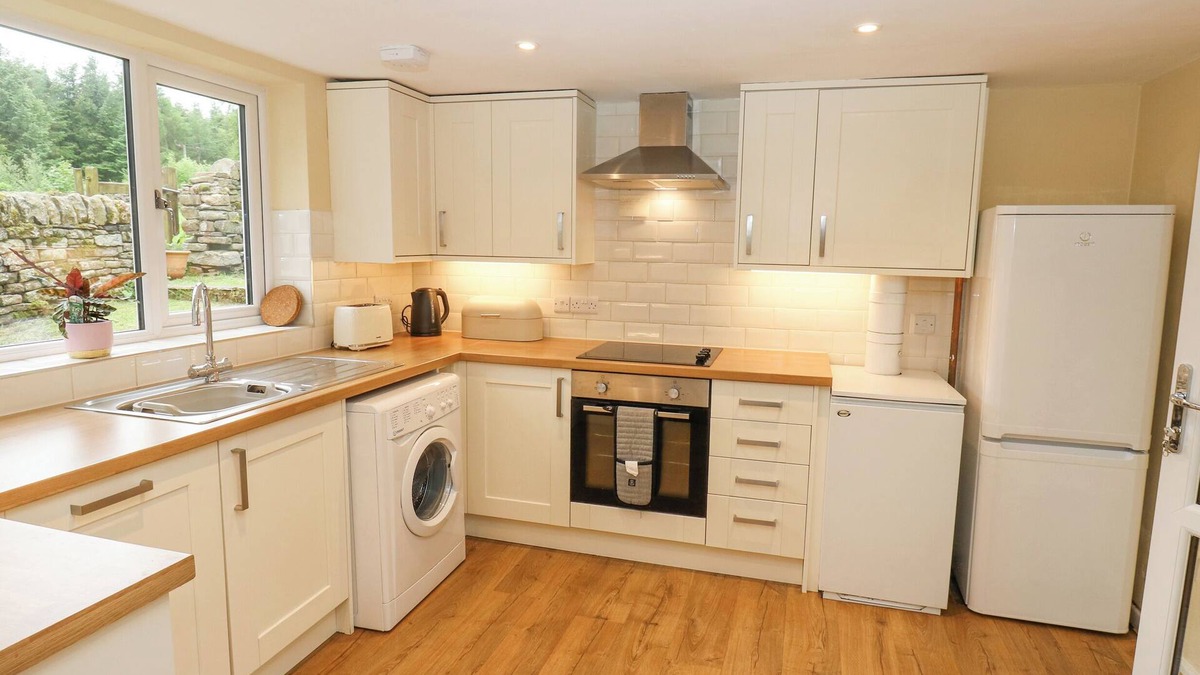 Hollow Meadows Cottage | WIGTWIZZLE COTTAGE, pet friendly, with open fire in Stocksbridge