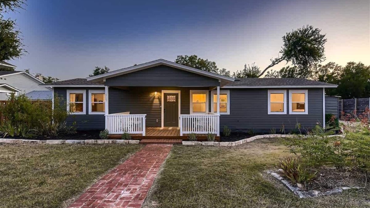 Georgetown House | Wilbarger Villa sunsets overlooking SWU & Downtown