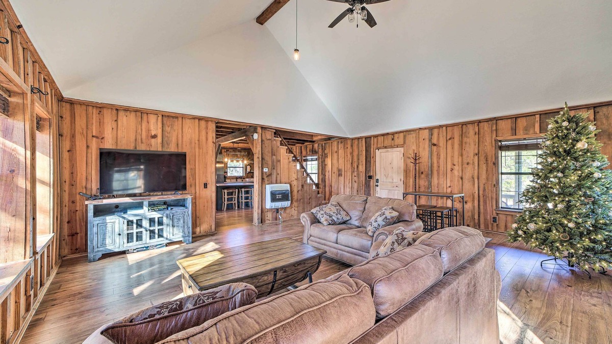 Wilburton Cabin | Wilburton Cabin w/Fire Pit, Mountain Views!