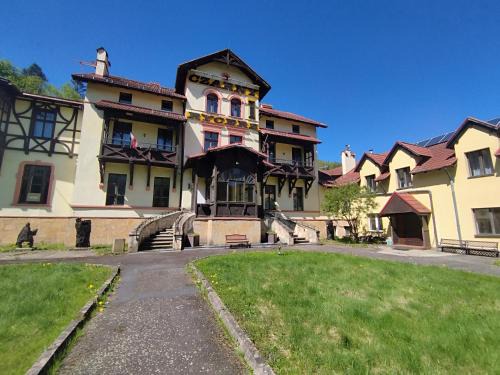 Pieszyce Bed & Breakfast | Wilcza łapa
