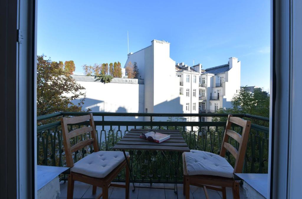 Srodmiescie Południowe Apartment | Wilcza 3 - Apartament dla 4 osób - 260m do Ambasady USA - Duży balkon od strony dziedzińca - Wifi - Good Apartments