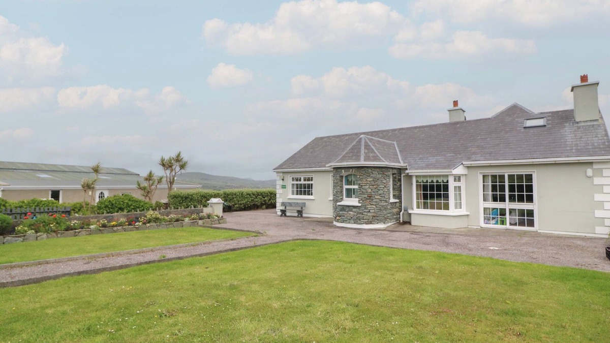 Portmagee Cottage | WILD ATLANTIC WAY COUNTRY COTTAGE in Portmagee, County Kerry