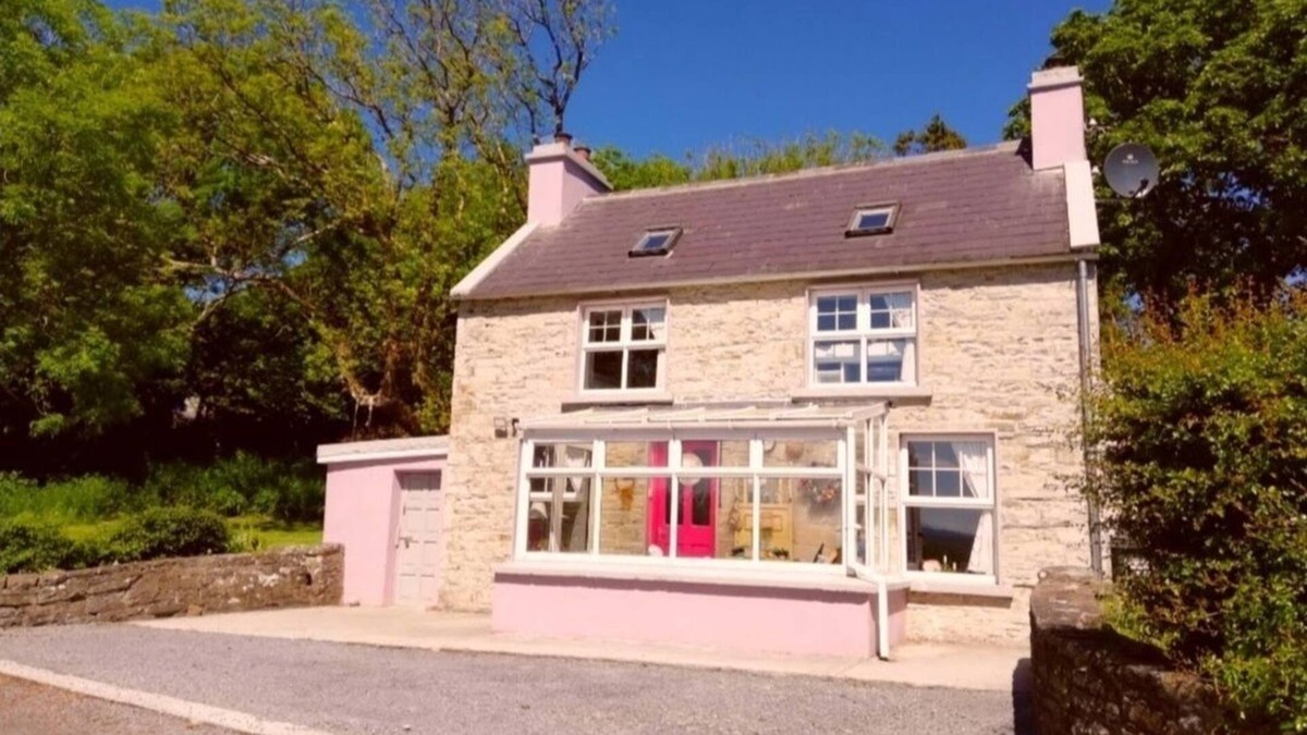 Doolin Cottage | Wild Atlantic Way cottage, 10km from Cliffs of Moher, 5km from Lahinch.