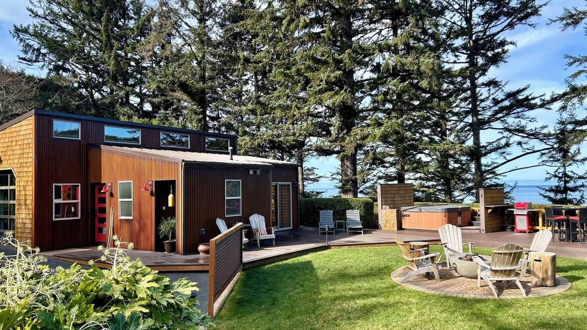 Gold Beach Cottage | Wild Coast Lookout offers privacy and a dramatic view of the Oregon Coast.