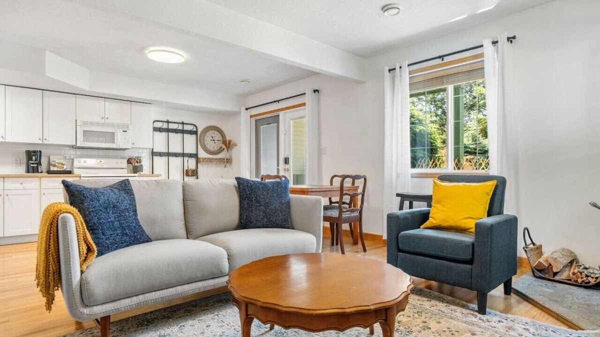 East Kootenay Apartment | Wild Embers | Central | Fire Pit | Fireplace