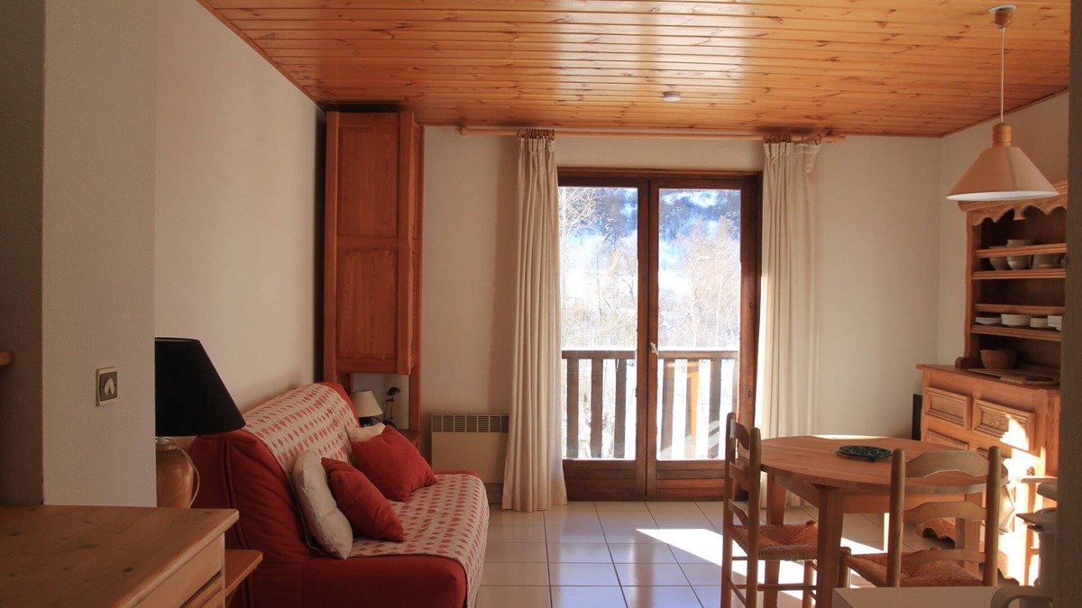 Nevache Apartment | Wild fruit. Hamlet of Lower Town in Nevache.