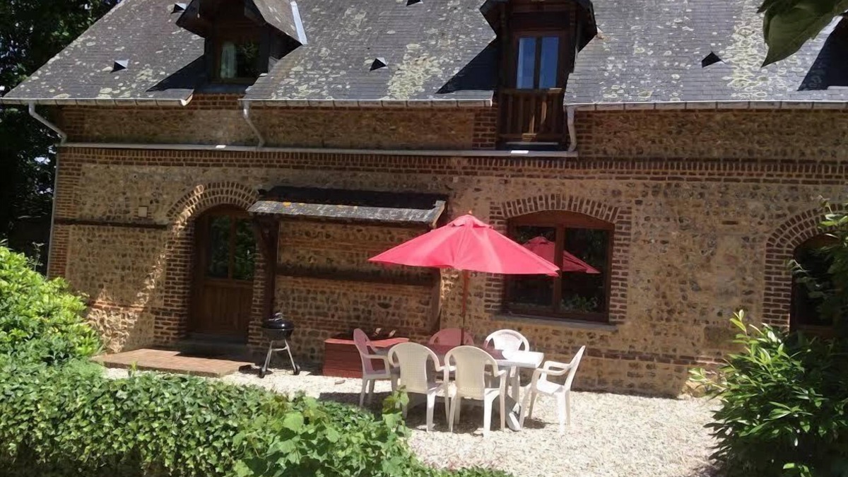 Pierrefiques House | Wild Hazelnuts