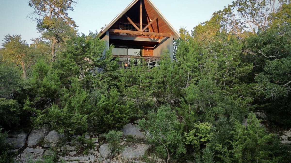 Dripping Springs Apartment | Wild Oak Cottage, Cabin on cliff w pro coffee!