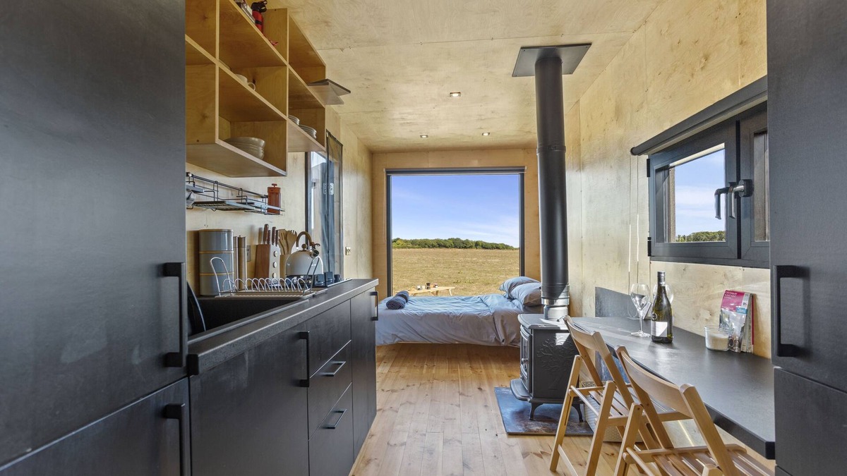 Denton Cabin | Wild Off-grid Cabin Near Canterbury ft Warm Wood fireplace