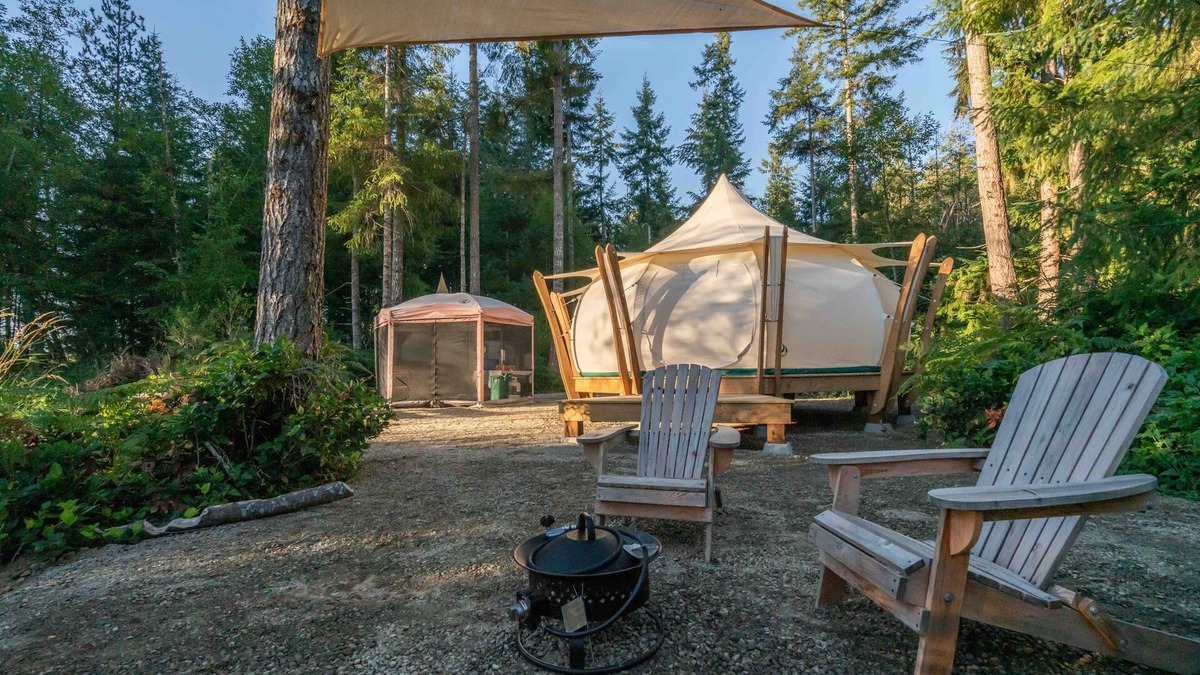 Black Creek RV Rental | Wild Rose Lake Front Glamping and Sauna - Dog friendly Site!