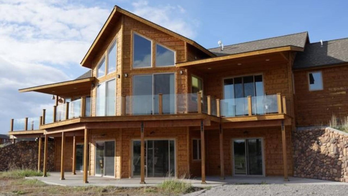 Emigrant House | Wild Rose River Level Apartment With Private Acre Pond