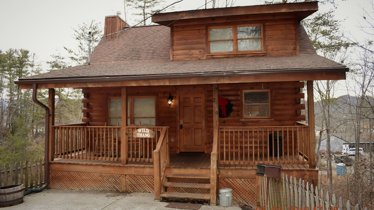 Pigeon Forge Cabin | Wild Thang Perfect for Your Summer Vacation!