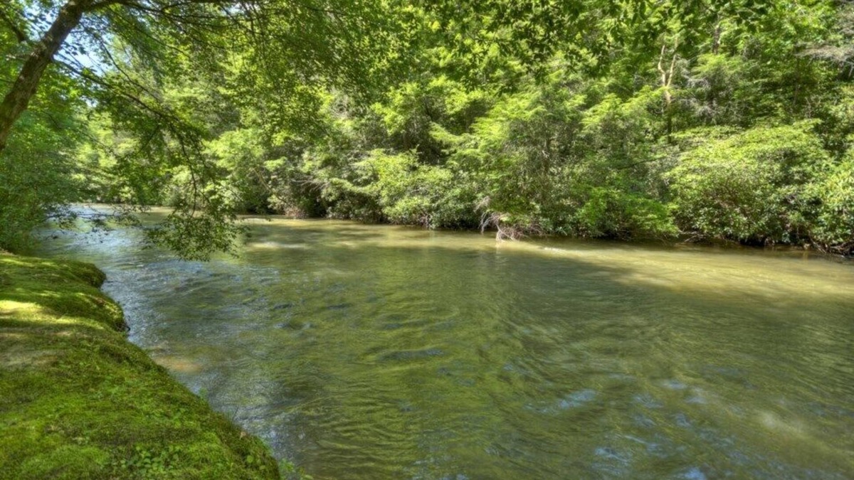 Epworth Cabin | Wild Water Lodge | Hot Tub | Fish From Cabin | Pool Table