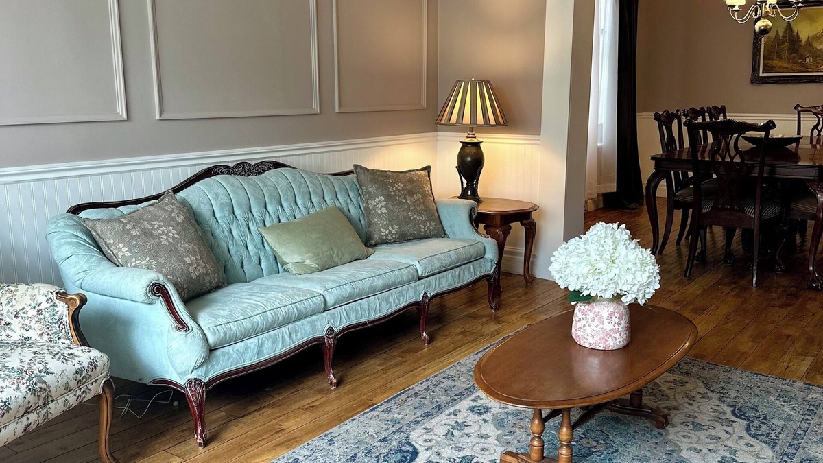 Sunalta House | Wild West! Beautiful Heritage Home in the Heart of Downtown Calgary