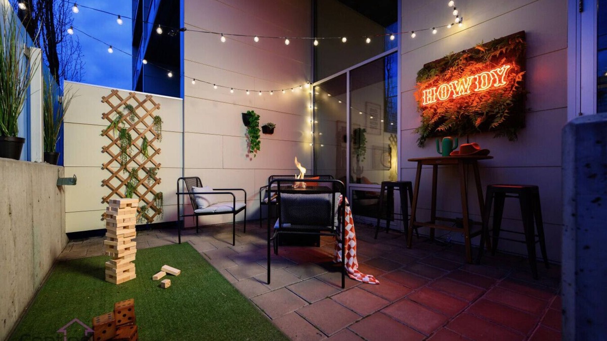 Downtown Edmonton Apartment | Wild West Lofts | Patio | Walk to Rogers | Games!