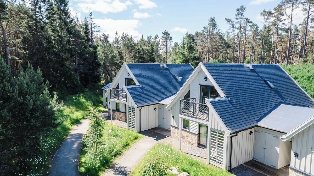 Alvie Cottage | WILDCAT LODGE, pet friendly, with open fire in Aviemore