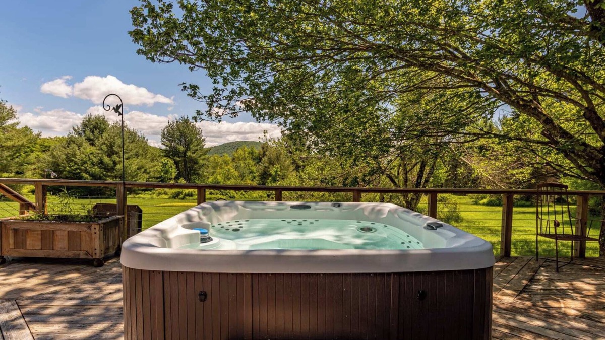 Claryville Cabin | Wildcat Mountain Cabin - Private, Views w/Hot Tub