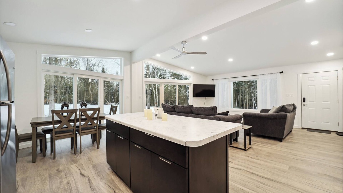 Cheboygan House | Wilderness Escape: Fall Foliage & Cozy Nights – Escape to the Woods!