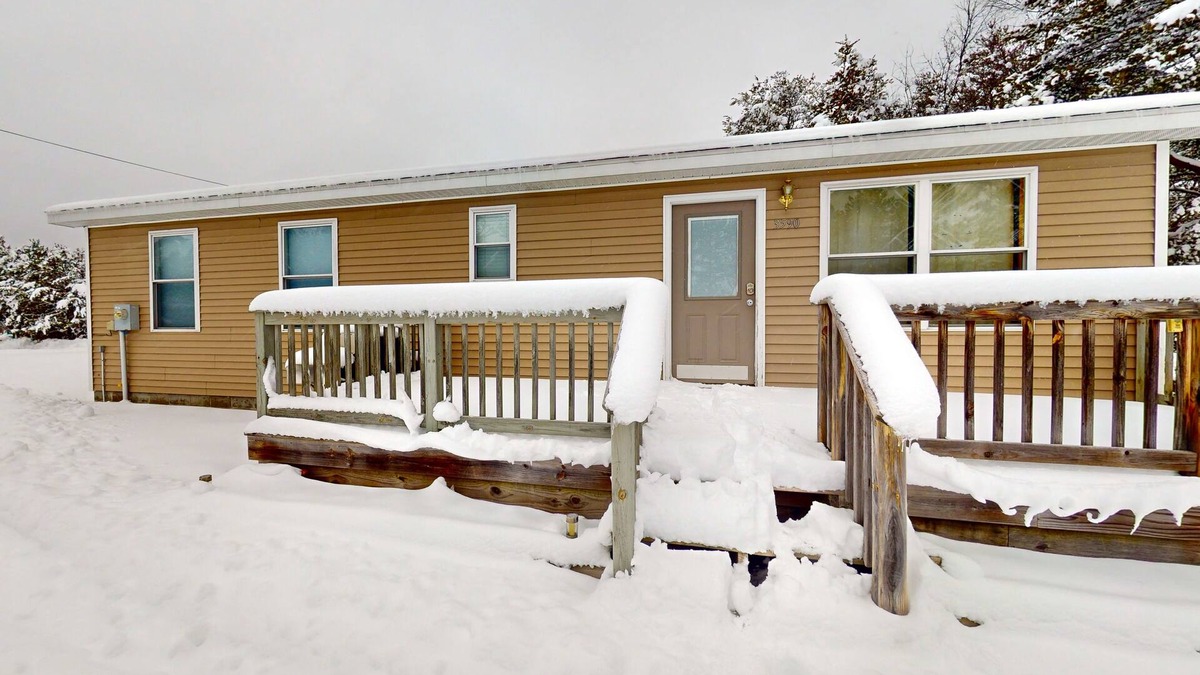 Mio House | Wilderness retreat with lake access, kayaks, grill, W/D, & AC - dog-friendly