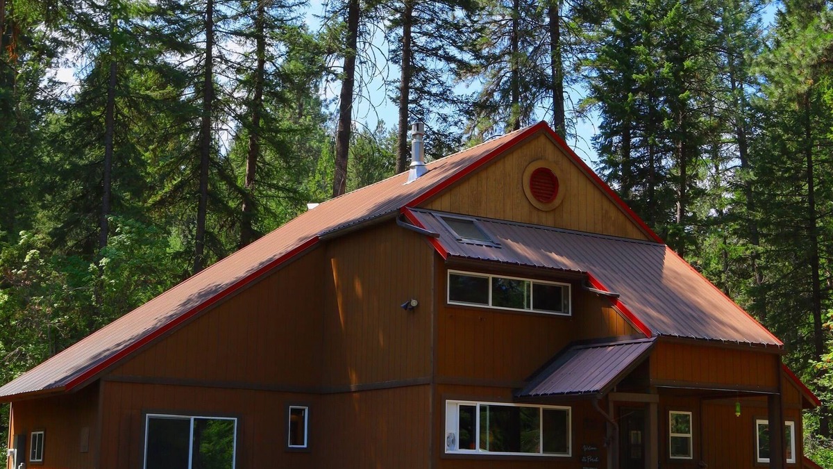 Colville House | Wilderness Setting with lodge/cabin Feel. n