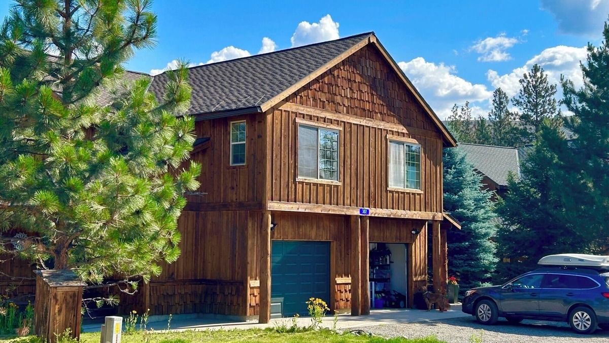 Winthrop Condo | Wildflower Condo is Close to Town and Ski Trailhead!