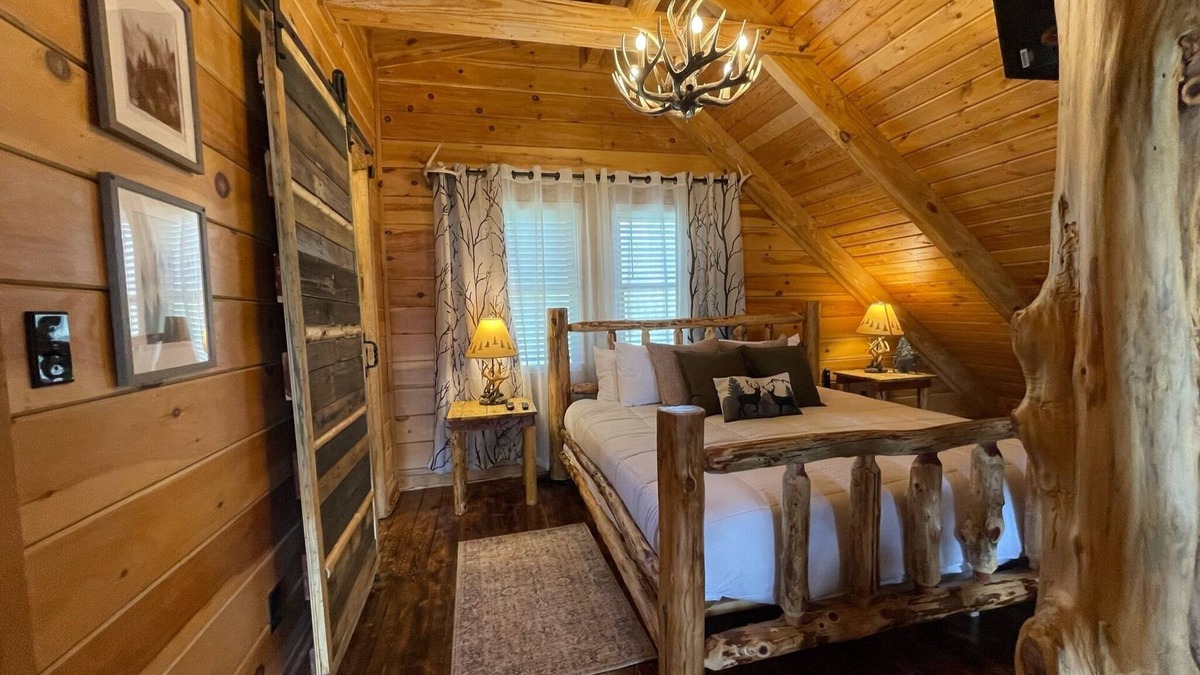 Hot Springs Cabin | Wildlife Cabin at The Natural State Cabins