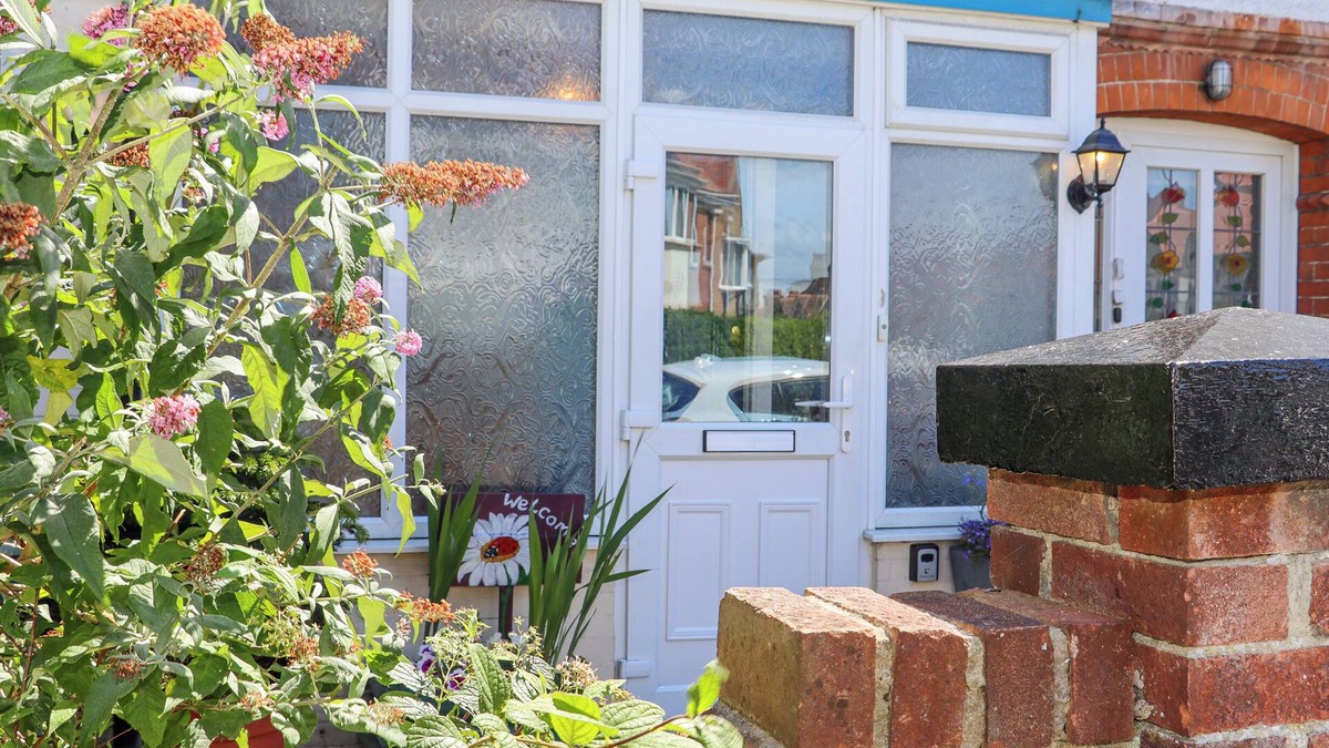 Margate House | WILDLIFE HAVEN, family friendly, country holiday cottage in Margate