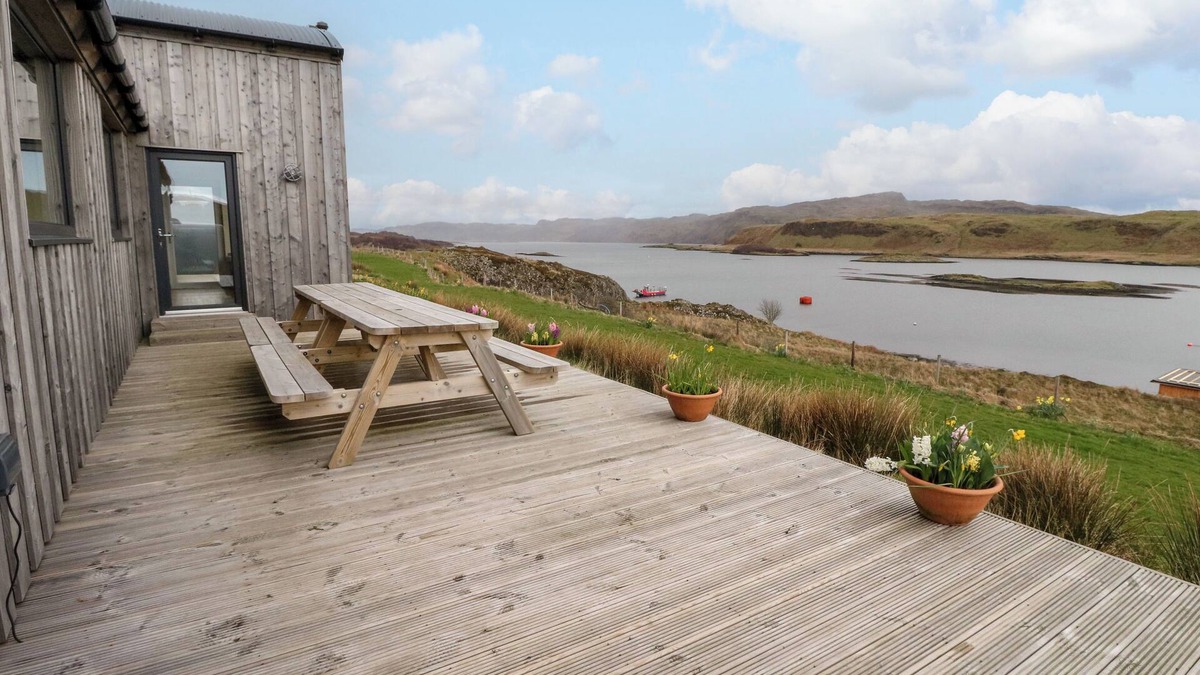 Isle of Luing Cottage | WILDLUING, pet friendly, with a garden in Cullipool, Isle Of Luing