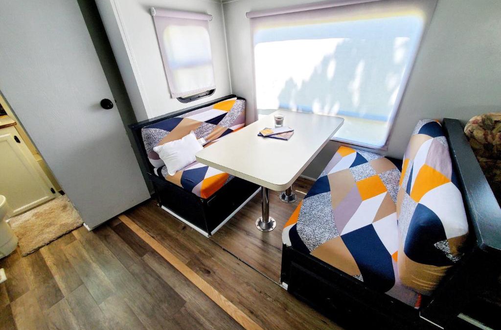 Dover House | Wildwood Camper De Sleeps 6-7,