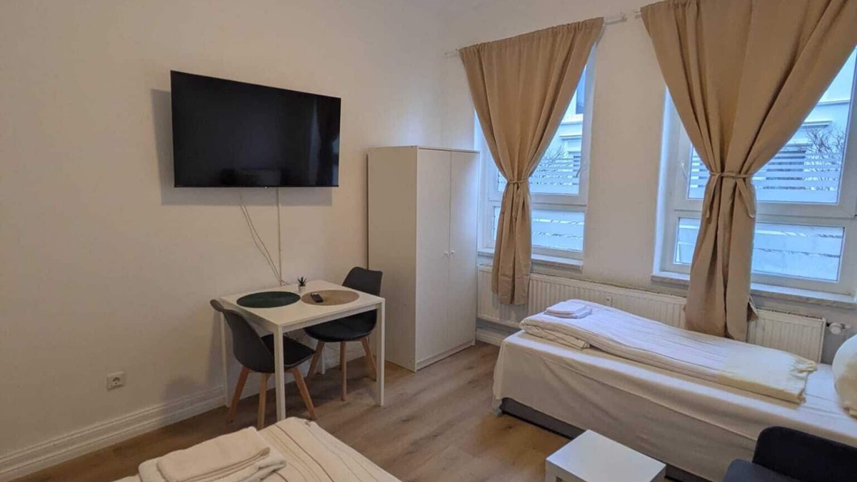 Neumuenster House | Wilhelmstraße 19 W3 - 2 bedrooms with parking space