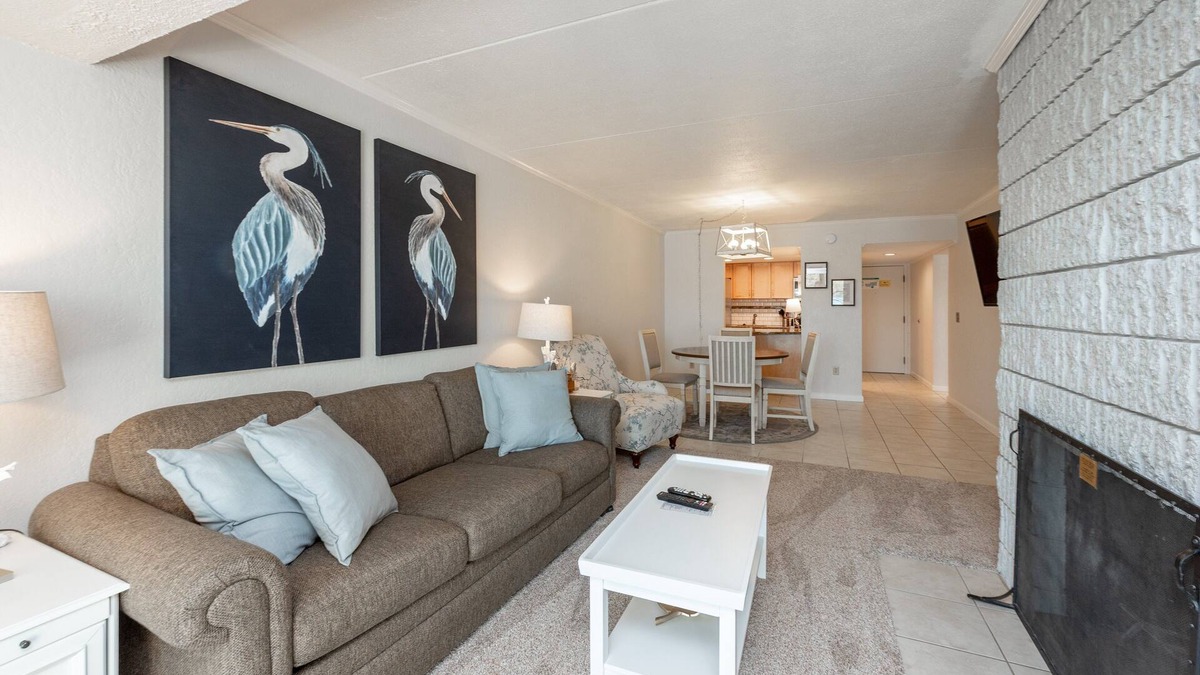 Thayerville Condo | Will O' The Wisp 2077B: Unique Lakefront One Bedroom Condo, 2 Queen Beds, 2 Fire
