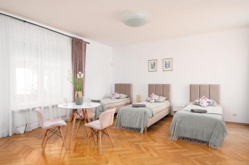 Srodmiescie House | Willa Zacisze - Pokoje Gościnne