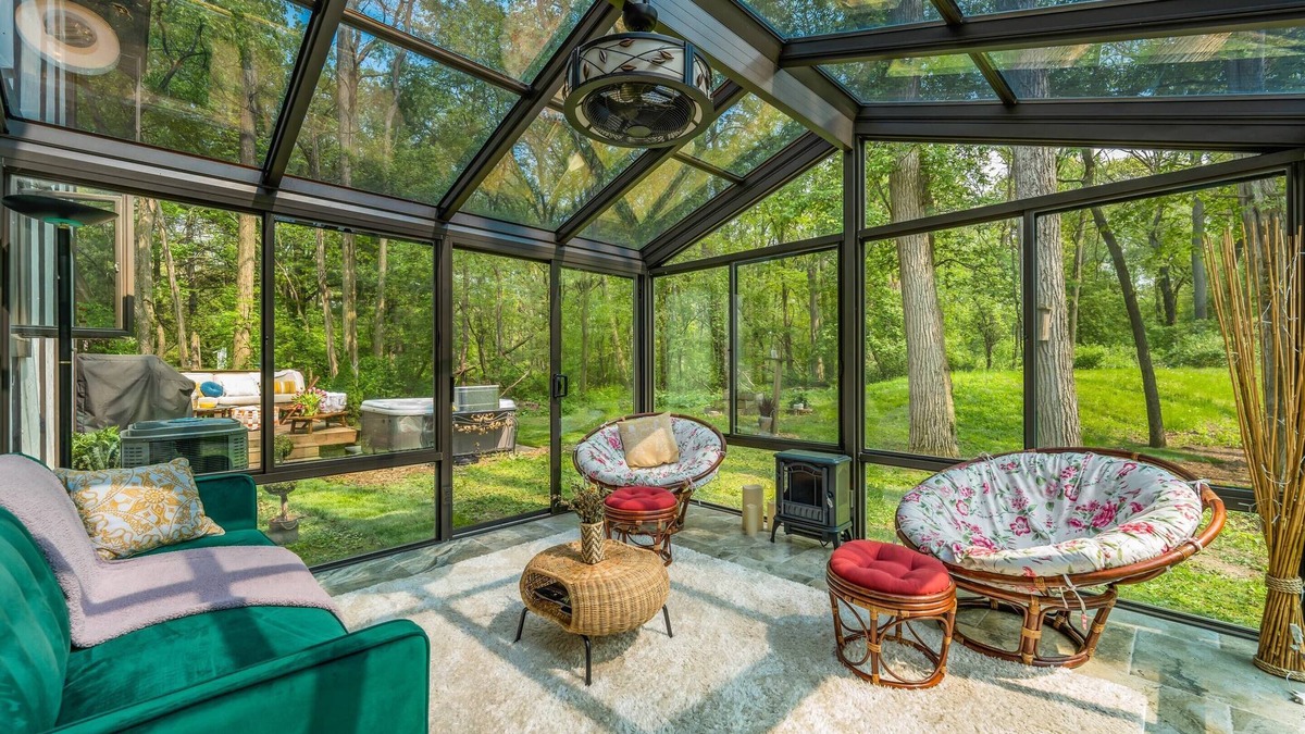 Zenda Cottage | Williams Bay beach cottage with hot tub on 2-acres