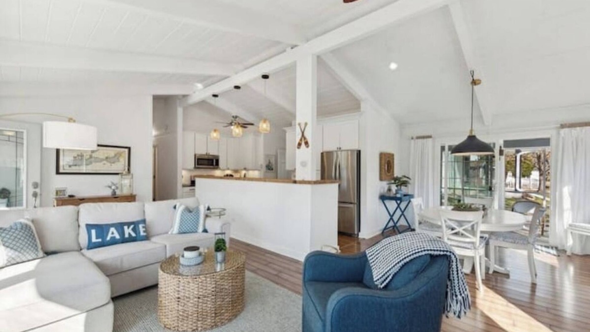 Williams Bay House | Williams Bay Hilltop Home