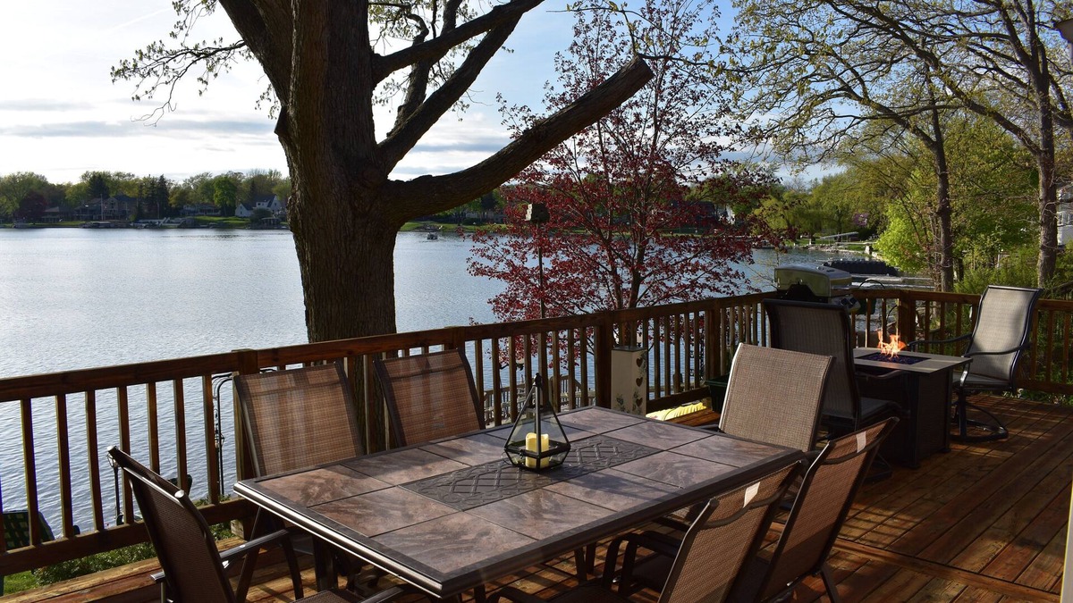 Waterford House | Williams Lake Get-Away Lakefront Home