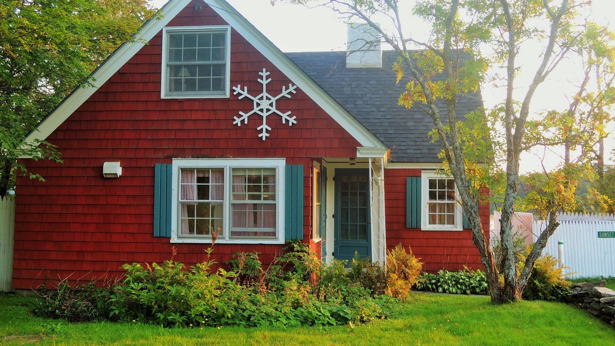 Westmore Cottage | Willoughby Dreaming: Timeless Waterfront Cottage - Dock & Boat Lift