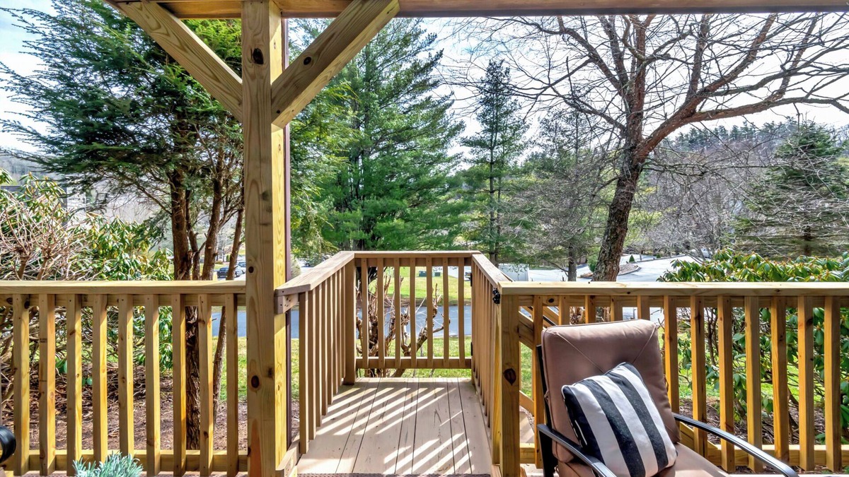 Blowing Rock Condo | Willow 2 | Fireplace, Restaurant, Pool, Spa
