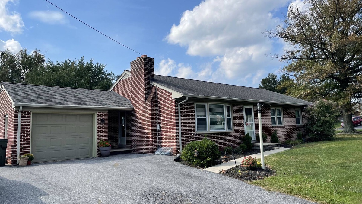Witmer House | Willow Acres Retreat near outlets, shows and restaurants.